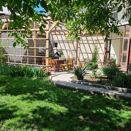 Southside Bed And Breakfast Bishkek Exterior foto