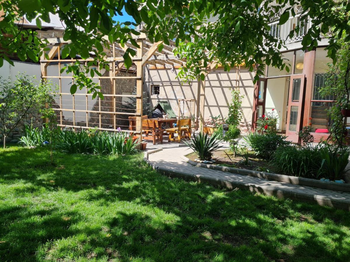 Southside Bed And Breakfast Bishkek Exterior foto